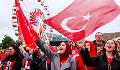 Türkiye A Milli Futbol Takımı, Hollanda ile Avrupa Futbol Şampiyonası çeyrek finalinde karşılaşacak