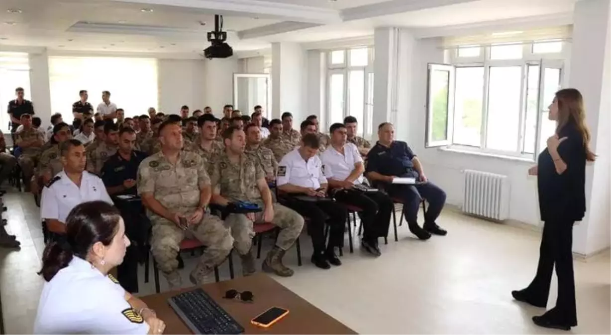 Bilecik’te Jandarma Personeline Kadına Yönelik Şiddetle Mücadele Eğitimi Verildi