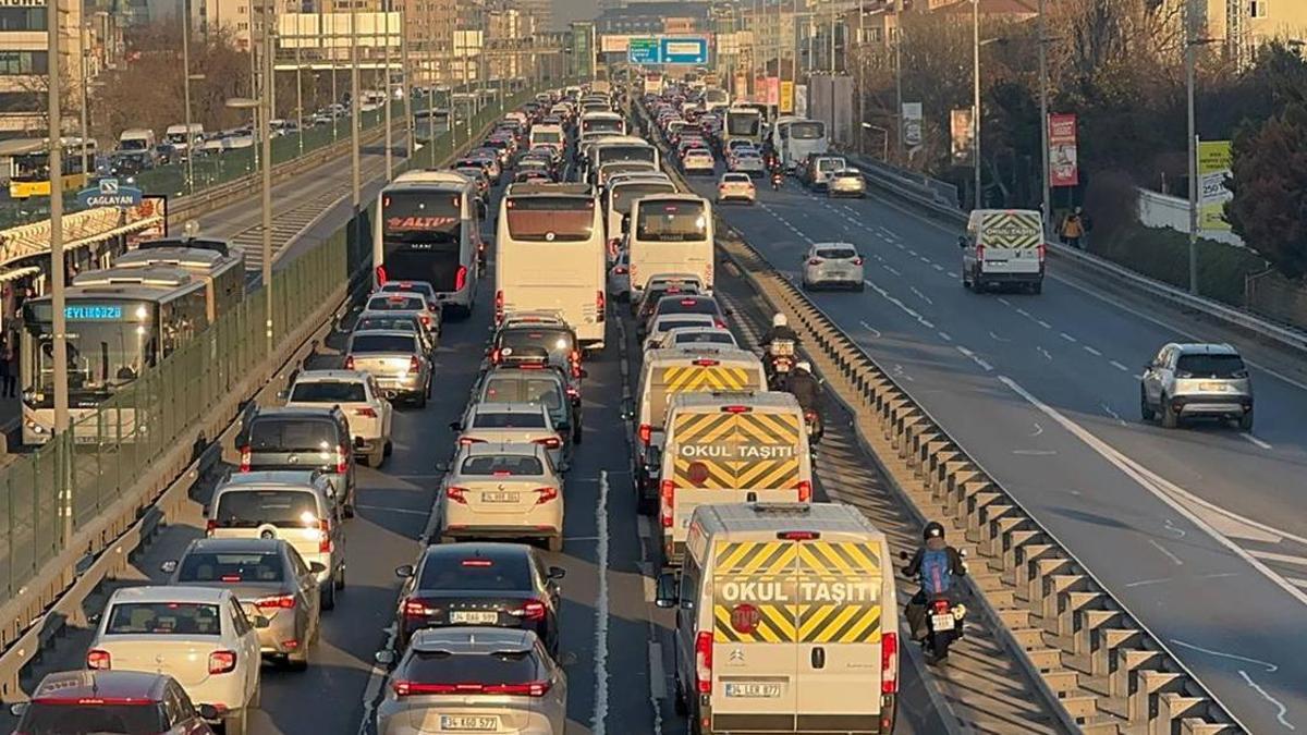 İstanbul’da trafik yoğunluğu yüzde 74’e çıktı